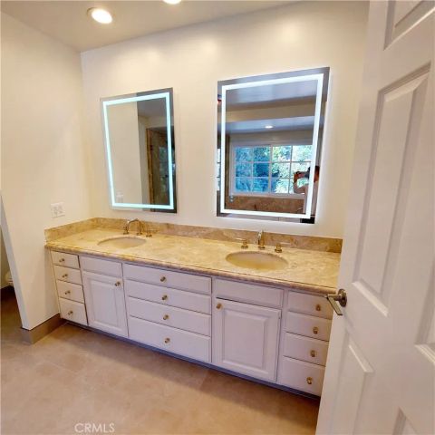16545 Park Lane Circle, Los Angeles, CA 90049