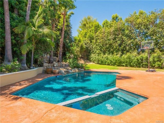 16545 Park Lane Circle, Los Angeles, CA 90049