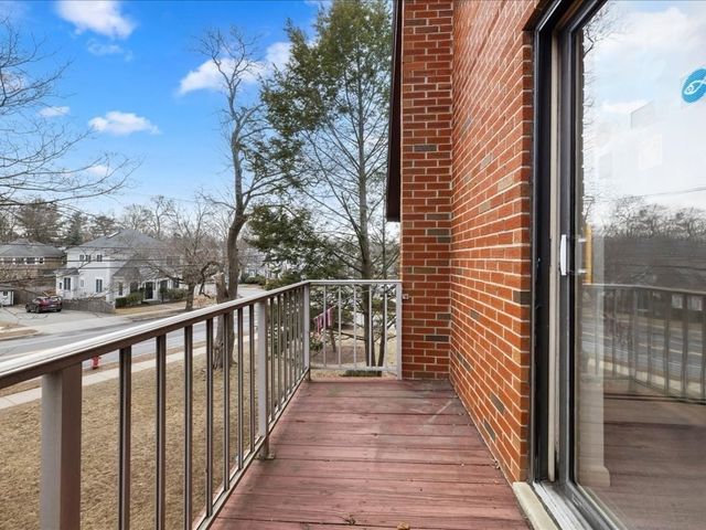 611 Watertown St 14, Newton, MA 02460