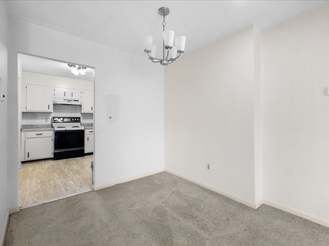 611 Watertown St 14, Newton, MA 02460