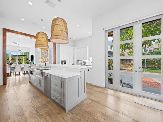 11350 NW 6th St, Plantation, FL 33325