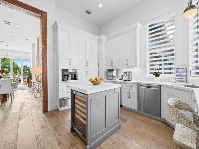 11350 NW 6th St, Plantation, FL 33325