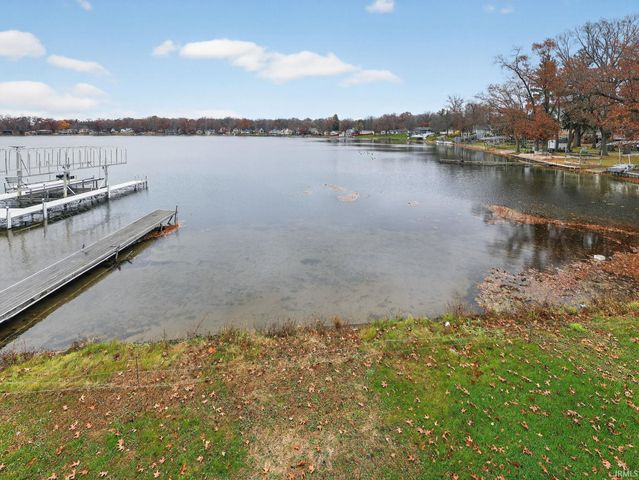 20782 S Lake Drive, Walkerton, IN 46574