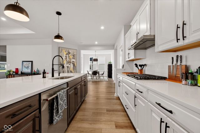 128 Creststone Boulevard, Westfield, IN 46074