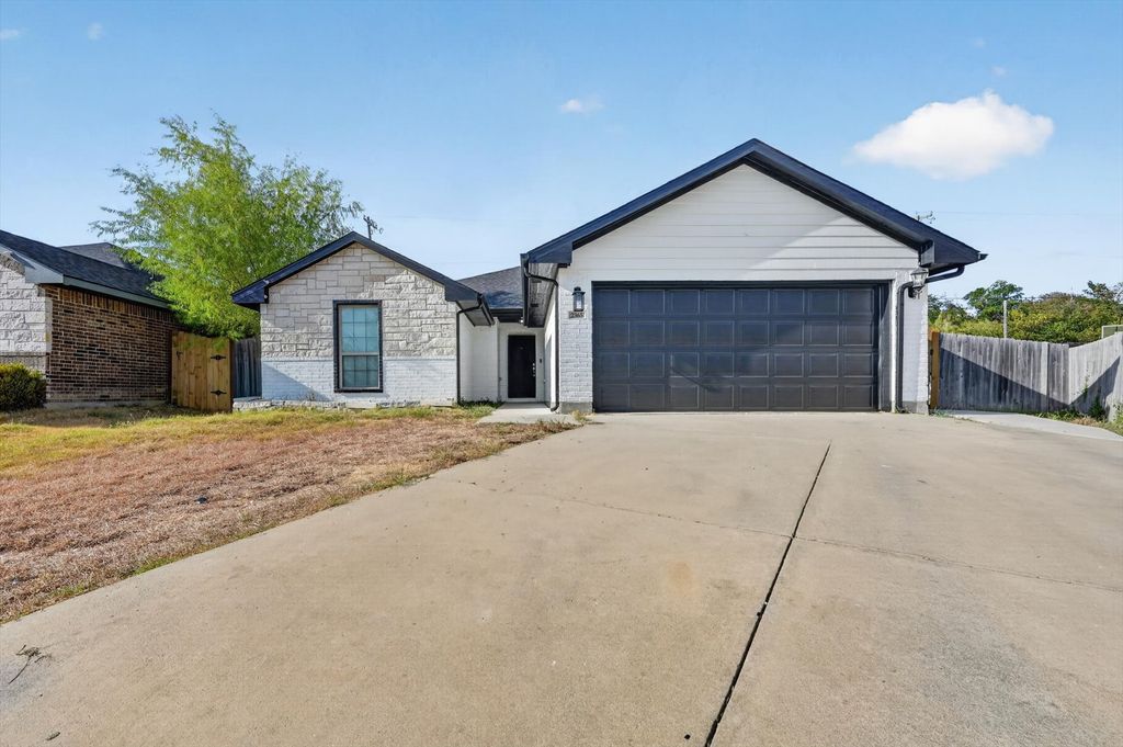 2365 Old Leonard Street, Fort Worth, TX 76119 — exterior
