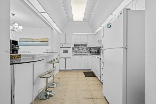 19370 Collins Avenue 614, Sunny Isles Beach, FL 33160