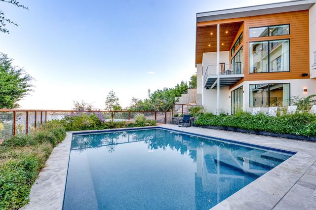 5004 McIntyre CIR, Austin, TX 78734