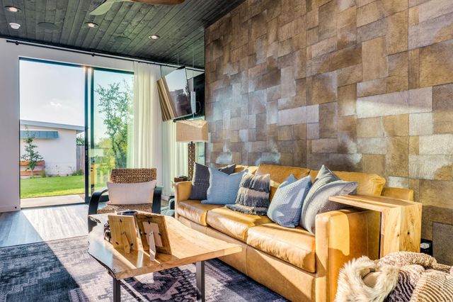 5004 McIntyre CIR, Austin, TX 78734