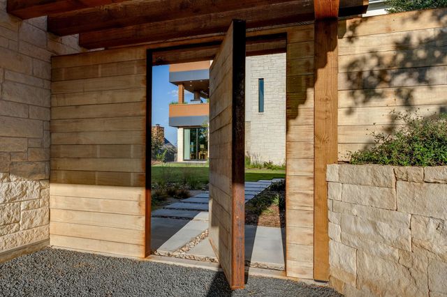 5004 McIntyre CIR, Austin, TX 78734