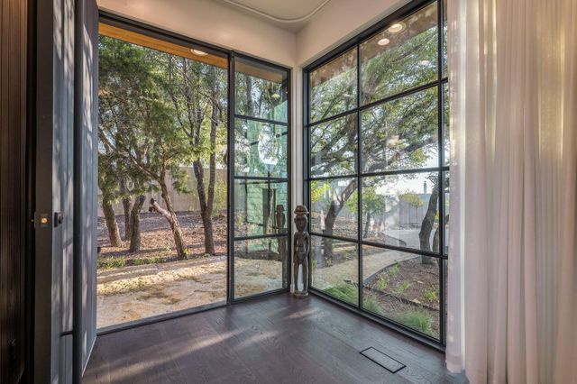 5004 McIntyre CIR, Austin, TX 78734