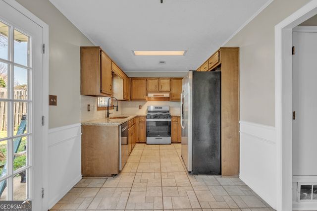 1555 Hardin Avenue, College Park, GA 30337