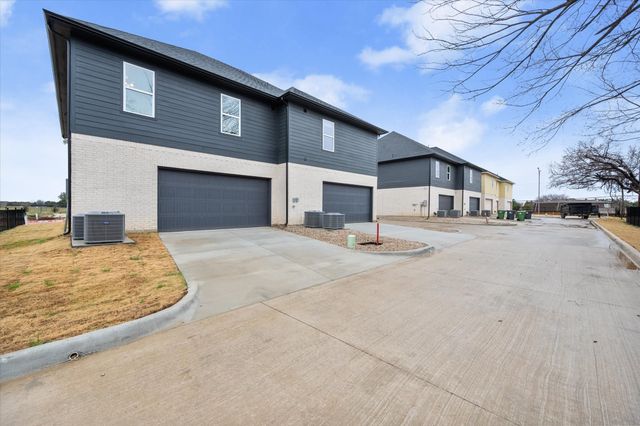 2359 Park Springs Boulevard, Arlington, TX 76013