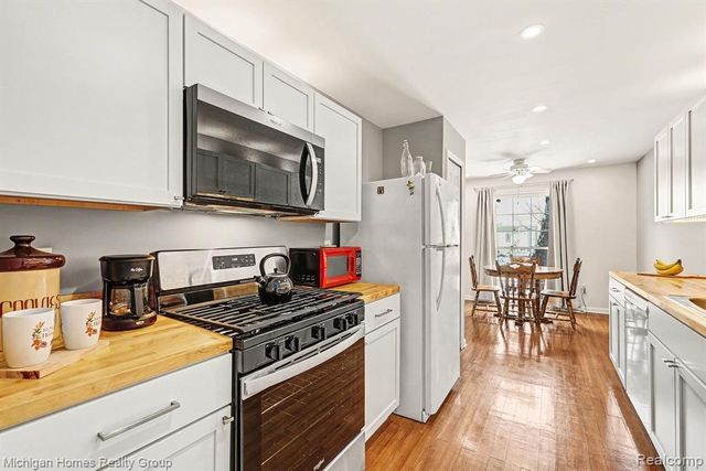 1437 Lantern Lane, Rochester Hills, MI 48306