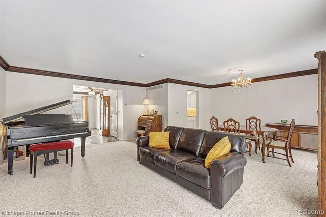 1437 Lantern Lane, Rochester Hills, MI 48306