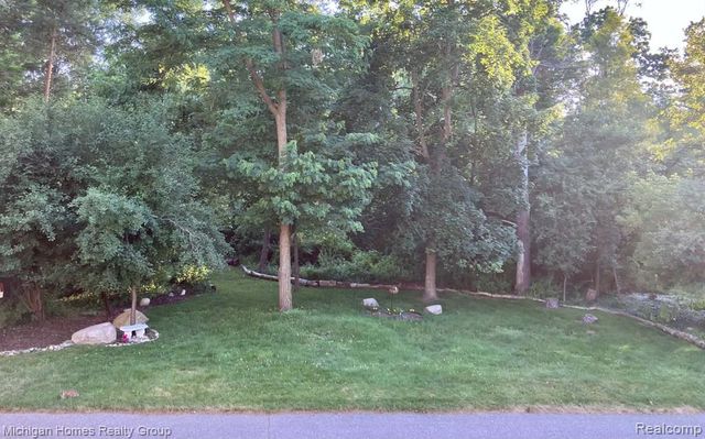 1437 Lantern Lane, Rochester Hills, MI 48306