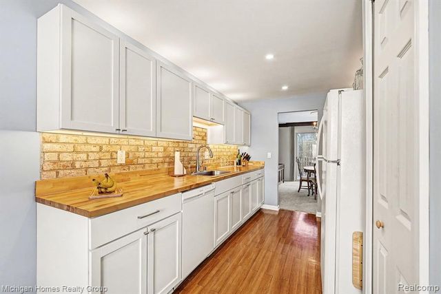 1437 Lantern Lane, Rochester Hills, MI 48306