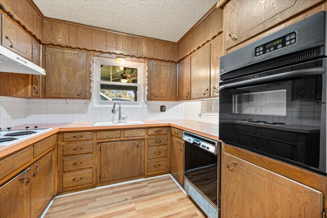 3813 Brookdale Road, Benbrook, TX 76116