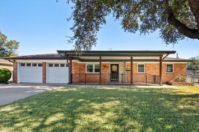 3813 Brookdale Road, Benbrook, TX 76116