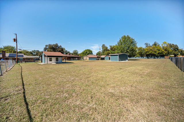 3813 Brookdale Road, Benbrook, TX 76116