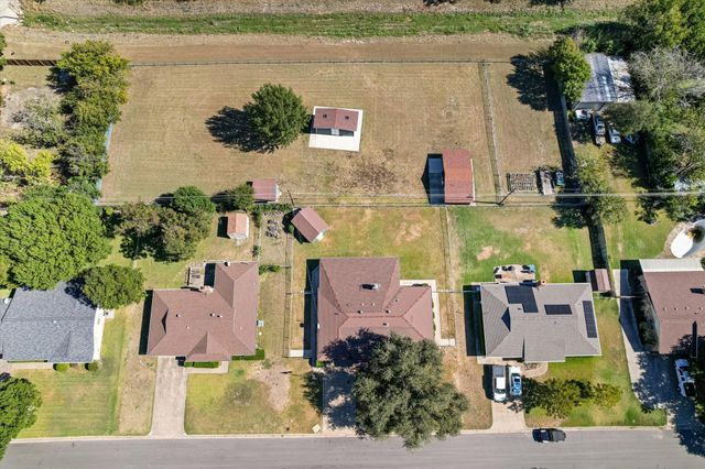3813 Brookdale Road, Benbrook, TX 76116
