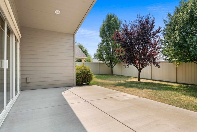1999 N Wolfe Penn St, Liberty Lake, WA 99019