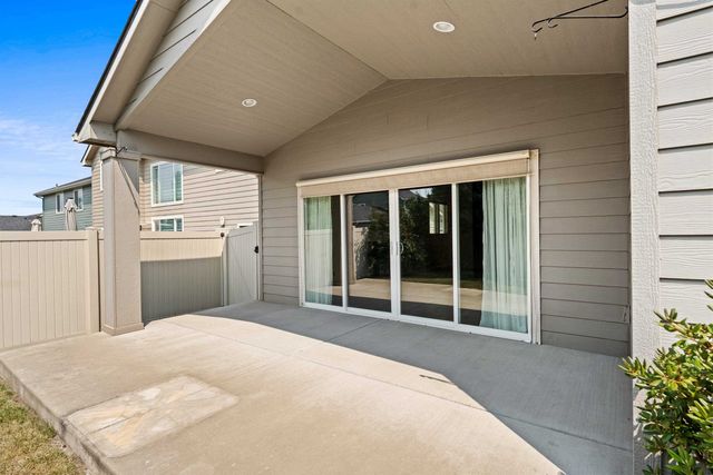 1999 N Wolfe Penn St, Liberty Lake, WA 99019