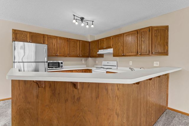 356 Gironde Court, Woodbury, MN 55125