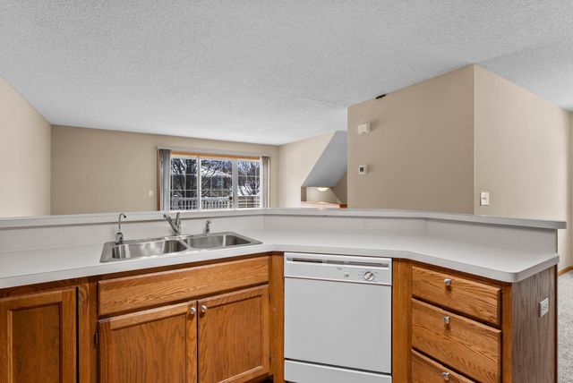 356 Gironde Court, Woodbury, MN 55125