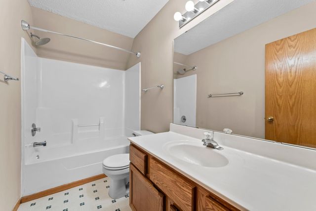 356 Gironde Court, Woodbury, MN 55125