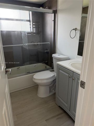 2735 W 66th St 21-23, Hialeah, FL 33016