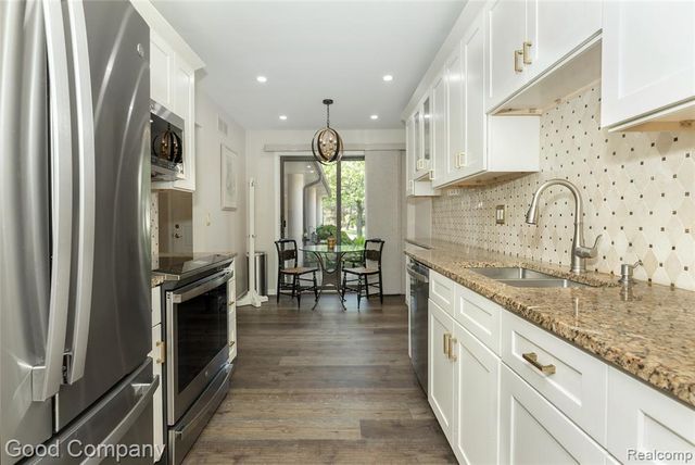 969 Wexford Way, Rochester Hills, MI 48307