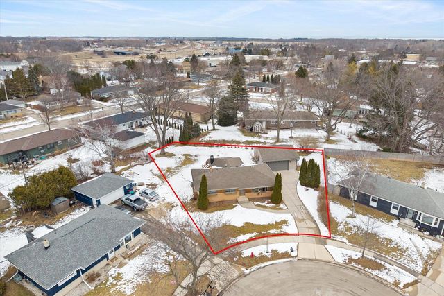 1624 Randy CIRCLE, Port Washington, WI 53074