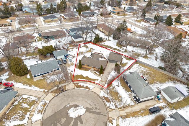 1624 Randy CIRCLE, Port Washington, WI 53074