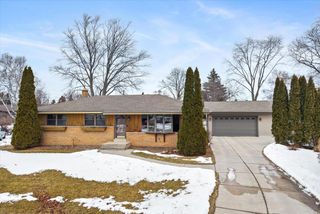 1624 Randy CIRCLE, Port Washington, WI 53074