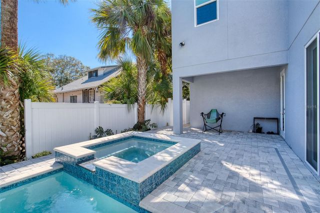 206 N HALIFAX AVENUE, Daytona Beach, FL 32118