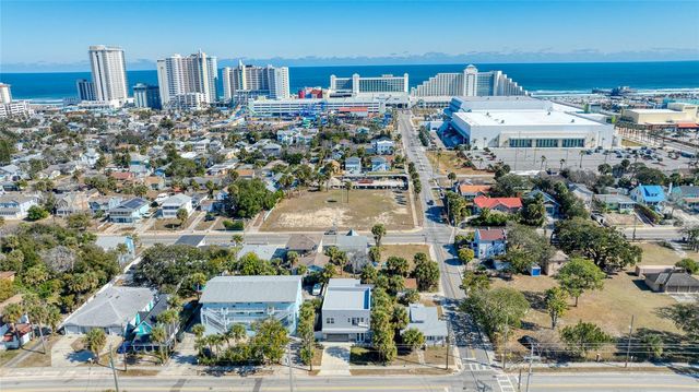 206 N HALIFAX AVENUE, Daytona Beach, FL 32118