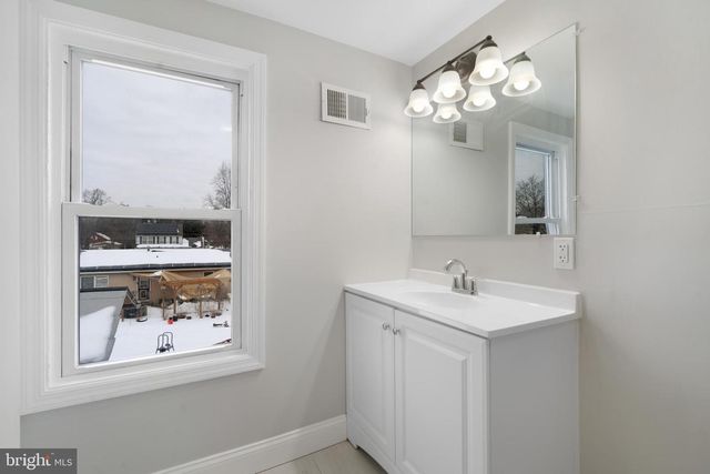 406 BURNT MILL RD, Cherry Hill, NJ 08003