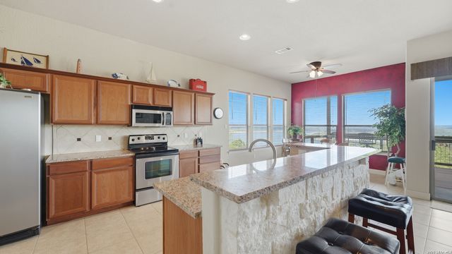 322 Kings Crown, Canyon Lake, TX 78133