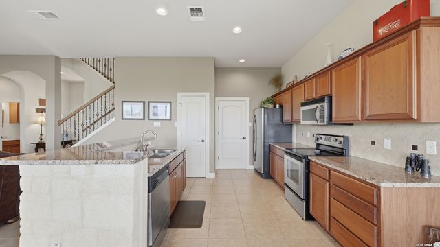 322 Kings Crown, Canyon Lake, TX 78133