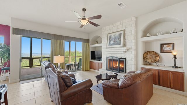 322 Kings Crown, Canyon Lake, TX 78133