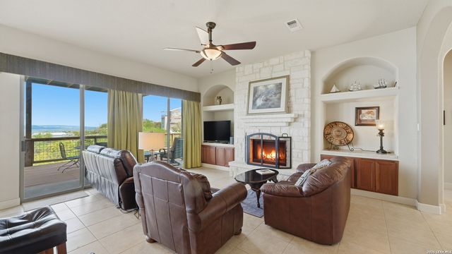 322 Kings Crown, Canyon Lake, TX 78133