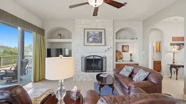 322 Kings Crown, Canyon Lake, TX 78133