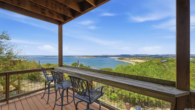 322 Kings Crown, Canyon Lake, TX 78133