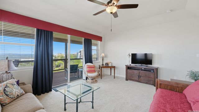 322 Kings Crown, Canyon Lake, TX 78133