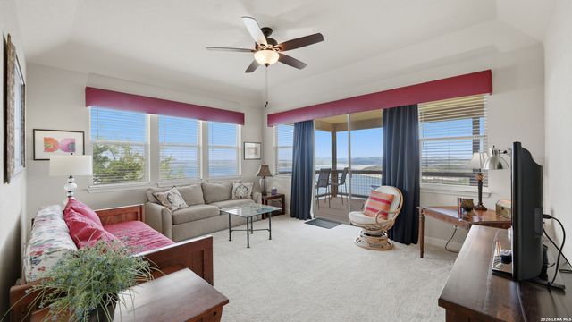 322 Kings Crown, Canyon Lake, TX 78133