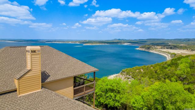 322 Kings Crown, Canyon Lake, TX 78133