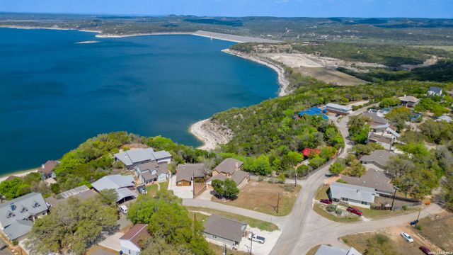 322 Kings Crown, Canyon Lake, TX 78133