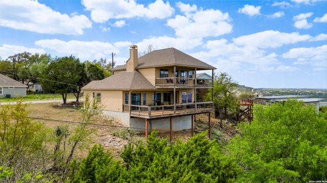 322 Kings Crown, Canyon Lake, TX 78133