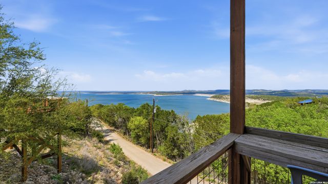 322 Kings Crown, Canyon Lake, TX 78133