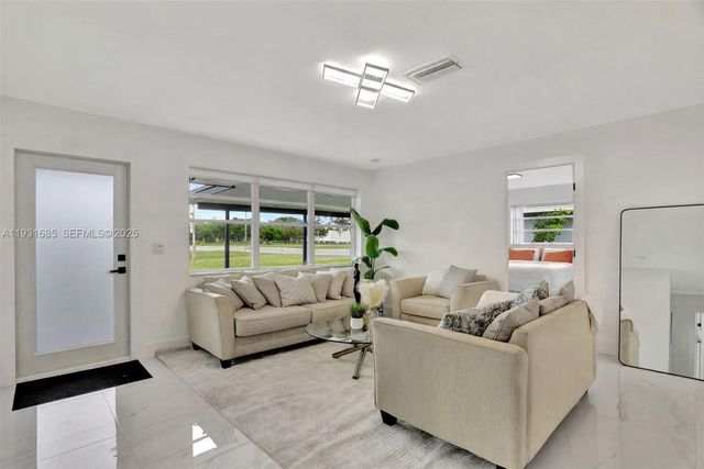 1220 NE 8th St, Pompano Beach, FL 33060